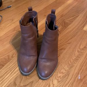 Universal Thread brown boots. Size 8. Only worn a few times (3-4).
